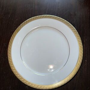 Lenox White Dinner Plate with Gold Trim